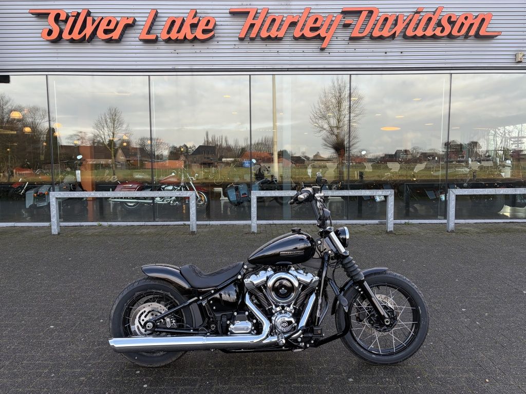 Softail Street Bob met Thunderbike rearfender