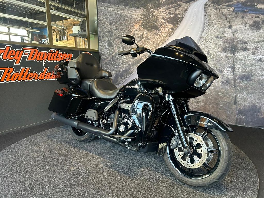  FLTRK ROAD GLIDE LIMITED Vivid Black Blacked Out