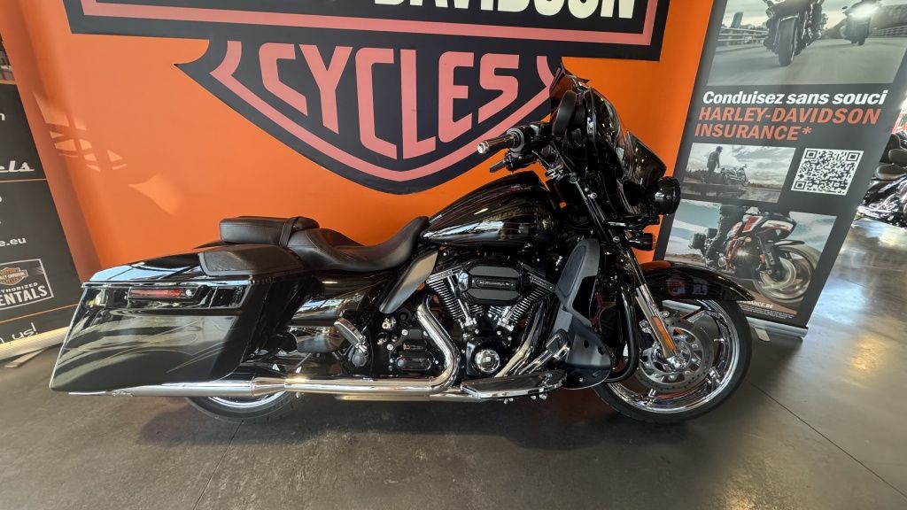  Chopper street glide cvo