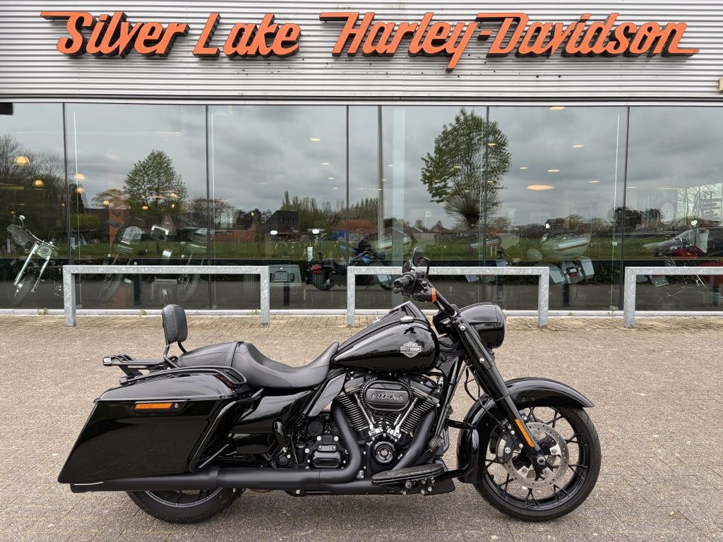  Road King Special in opdracht van onze klant