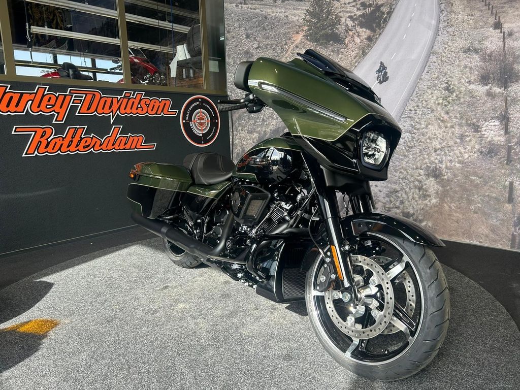  FLHX STREET GLIDE Black Trim - Two Tone