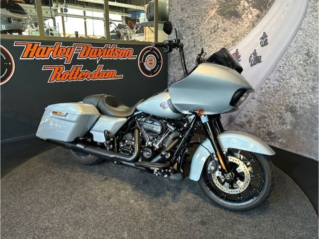  FLTRXS ROAD GLIDE SPECIAL Solid Colour Blacked Out