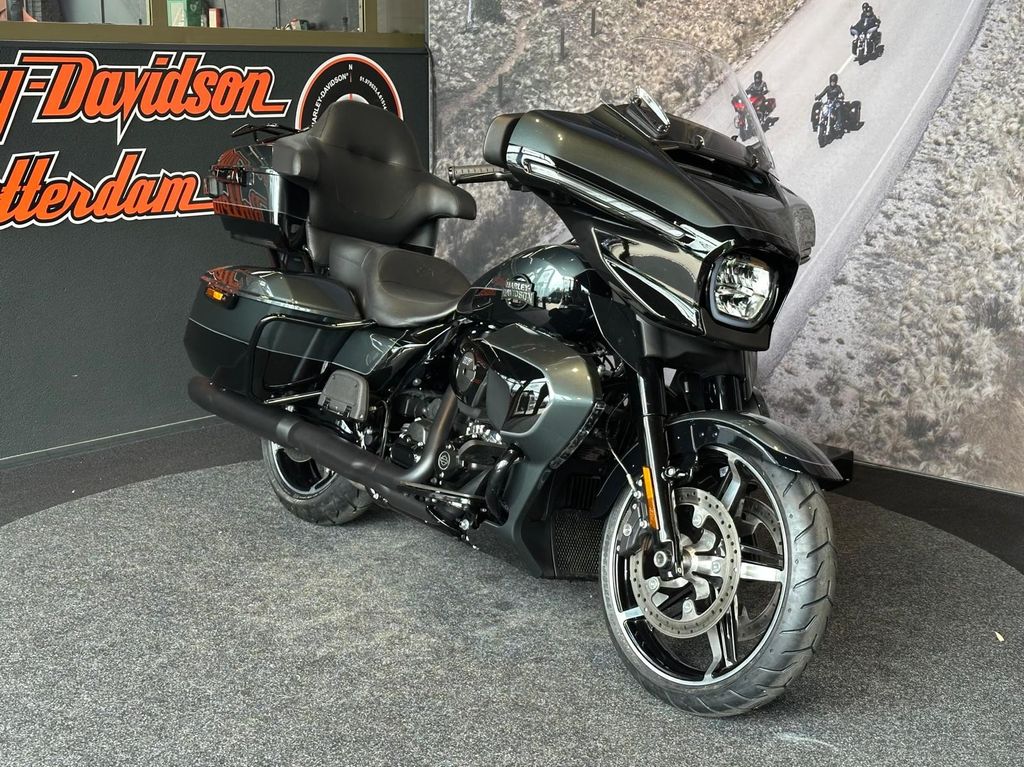  FLHXU STREET GLIDE ULTRA Black Trim - Two Tone