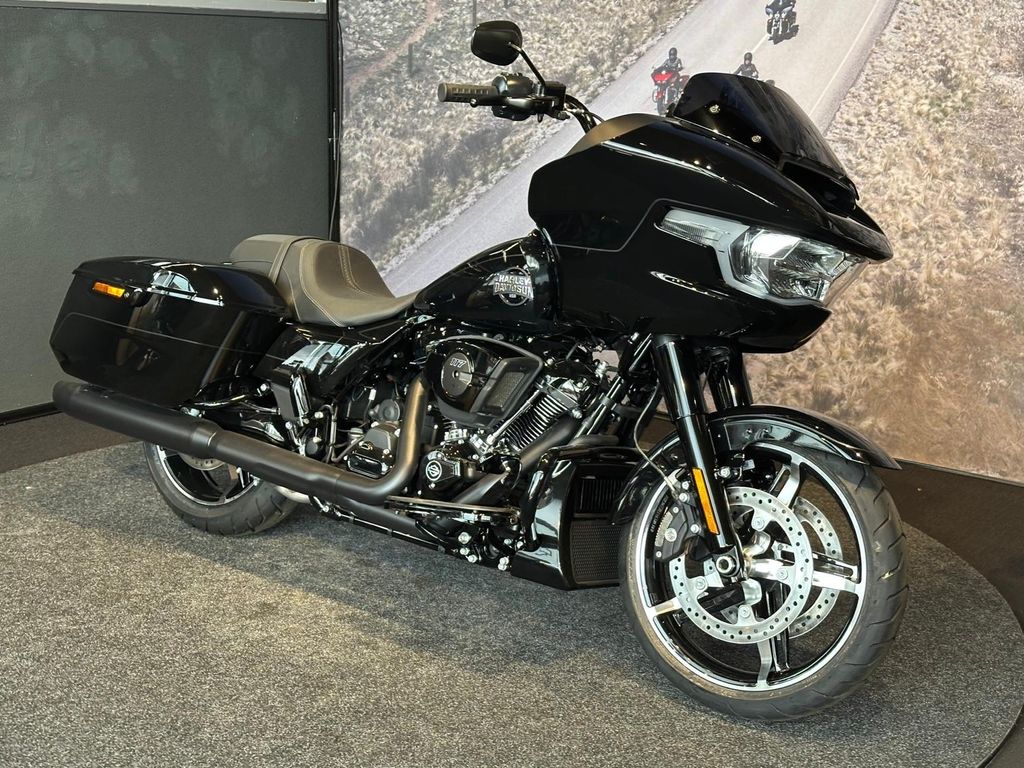  FLTRX ROAD GLIDE Black Trim - Vivid Black van &amp;#8364;41.945,- voor &amp;#83