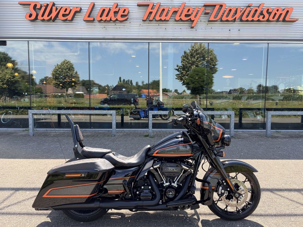  Street Glide Apex Edition
