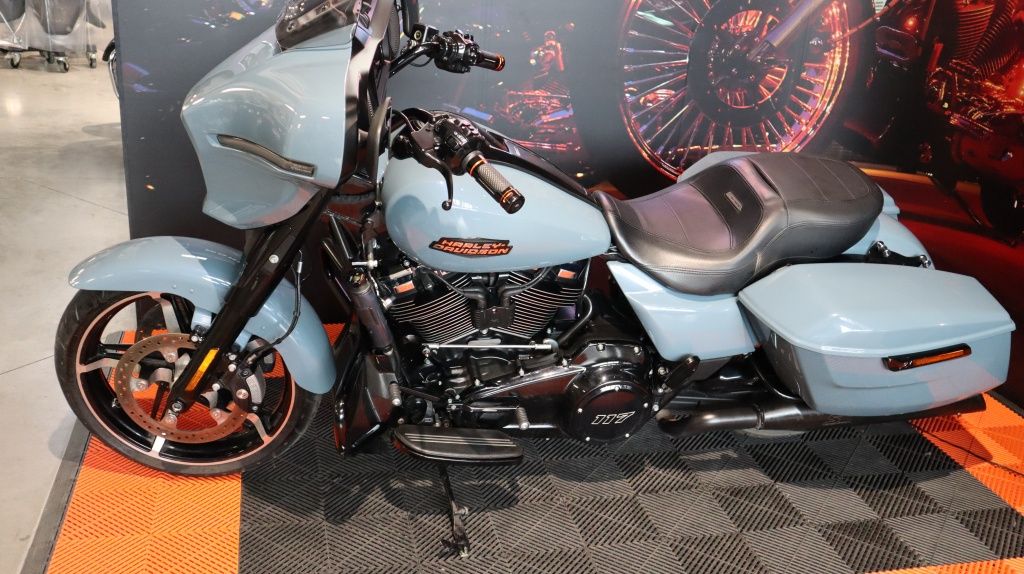 Tour STREET GLIDE