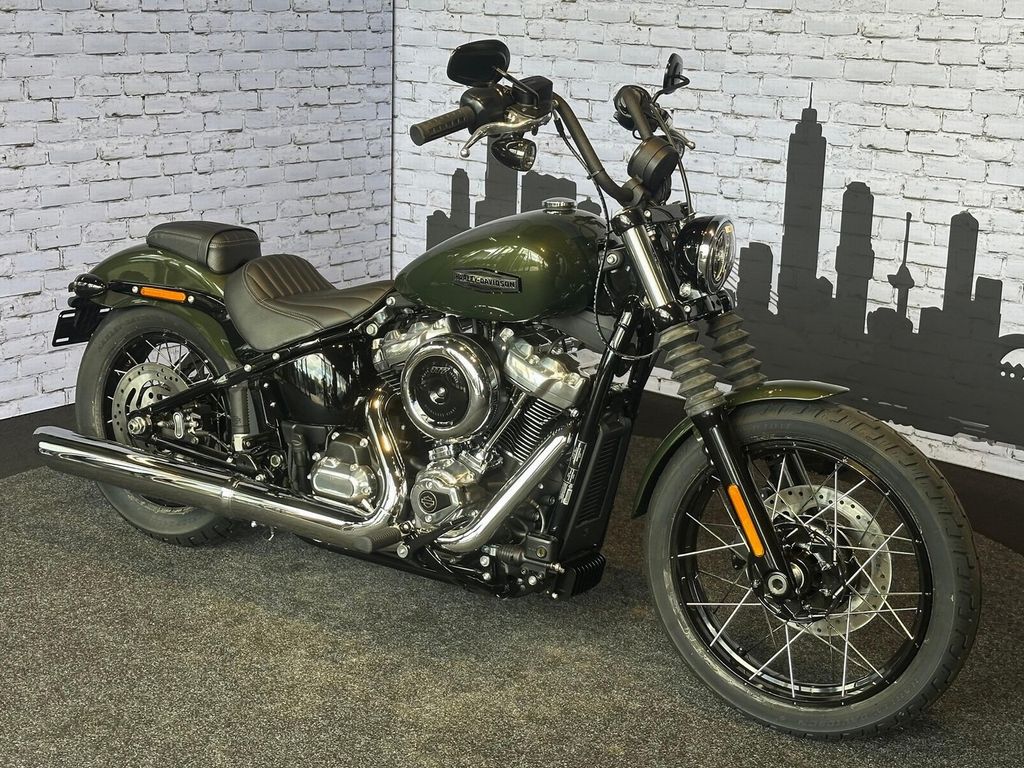  FXBB STREET BOB Laced Wheels - Premium Solid Color