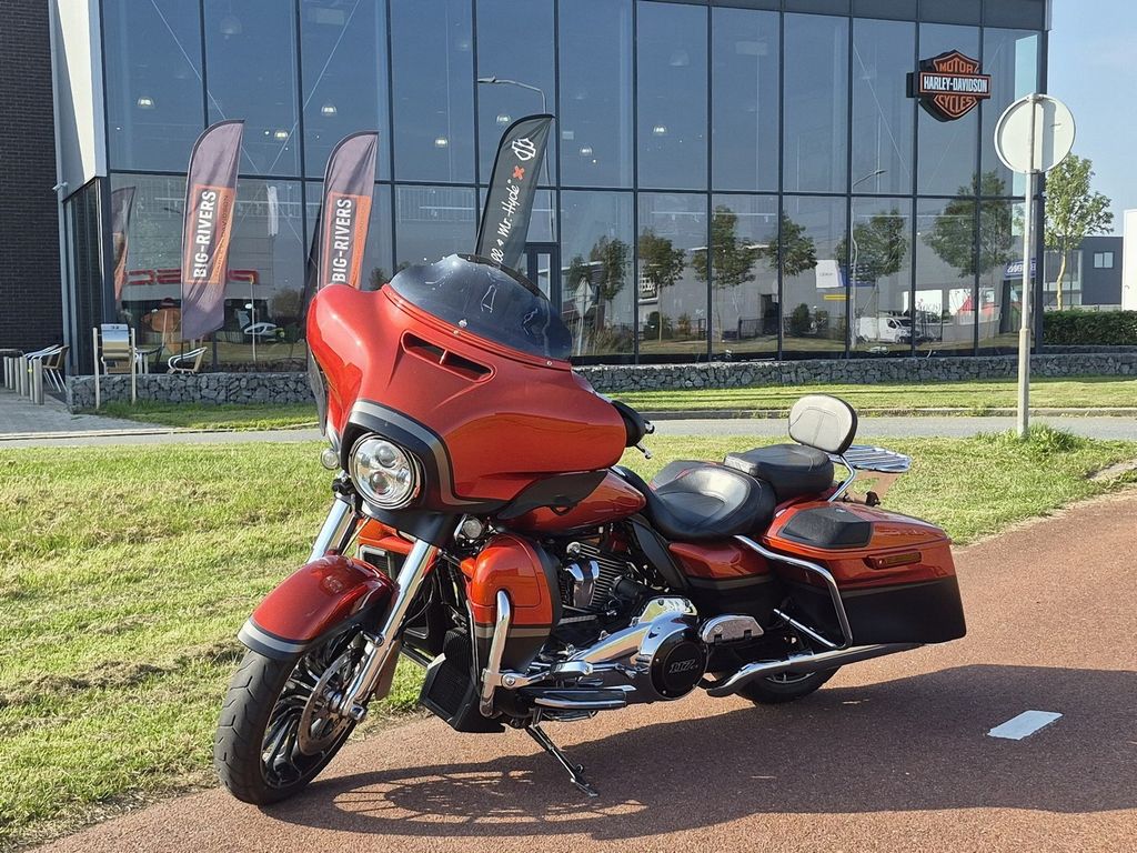  FLHXSE CVO Street Glide Vivid Black
